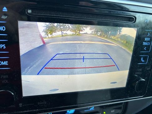 Used 2018 Toyota Corolla SE w/ SE Premium Package FWD image 26
