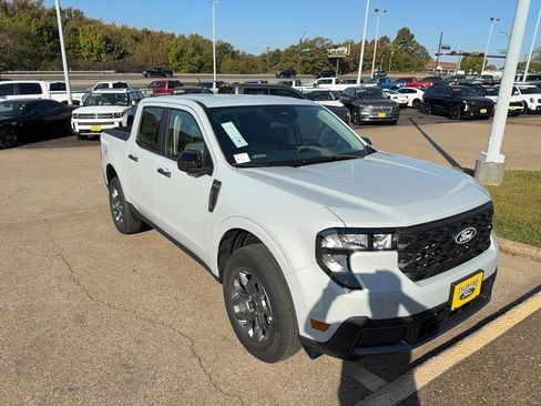New 2025 Ford Maverick XLT w/ XLT Luxury Package image 4