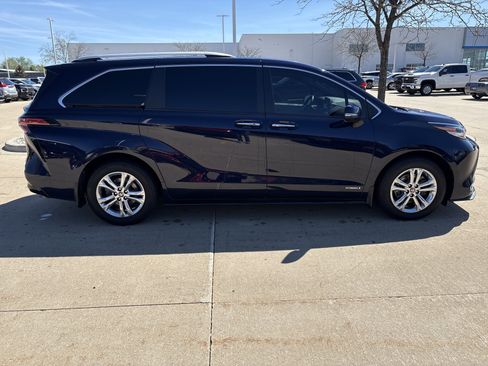 Used 2021 Toyota Sienna Platinum w/ Outdoor Package (TMS) AWD/4WD image 8