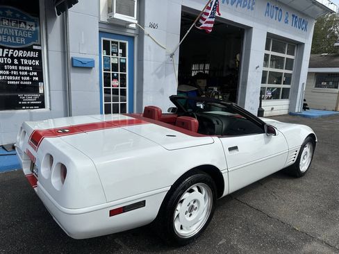 Used 1991 Chevrolet Corvette Convertible RWD image 11