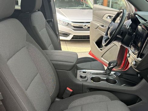 Used 2022 Chevrolet Traverse LT FWD image 19