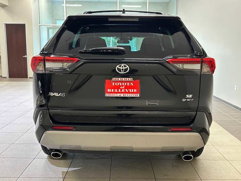Certified 2025 Toyota RAV4 SE w/ Convenience Package image 5