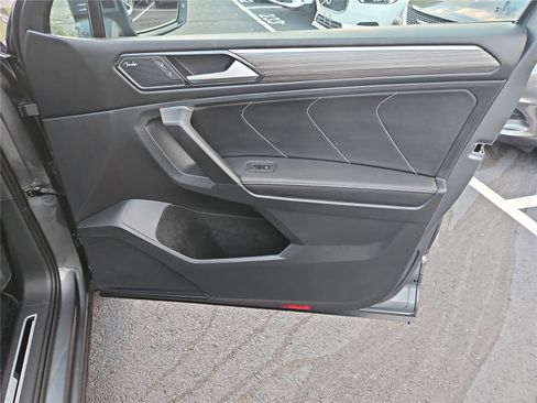 Certified 2023 Volkswagen Tiguan SEL R-Line image 29