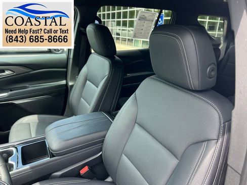 Used 2025 Chevrolet Traverse LT FWD image 11