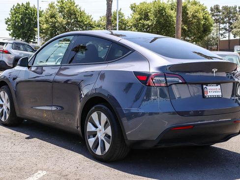 Used 2023 Tesla Model Y Long Range AWD/4WD image 8