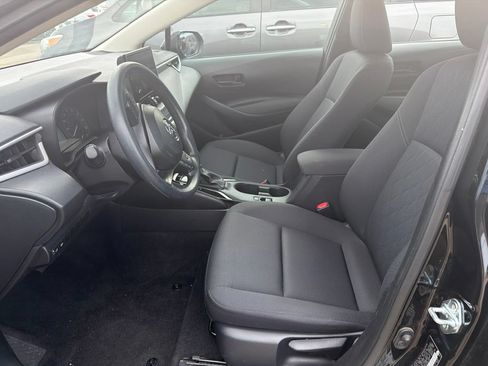 Used 2025 Toyota Corolla LE FWD image 2