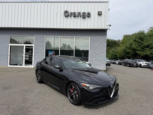 Used 2018 Alfa Romeo Giulia Ti Sport w/ Quick Order Package 22S Sport AWD/4WD image 7