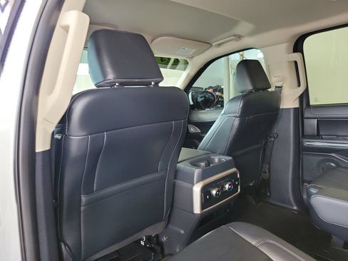 Used 2024 Ford Expedition XLT RWD image 9
