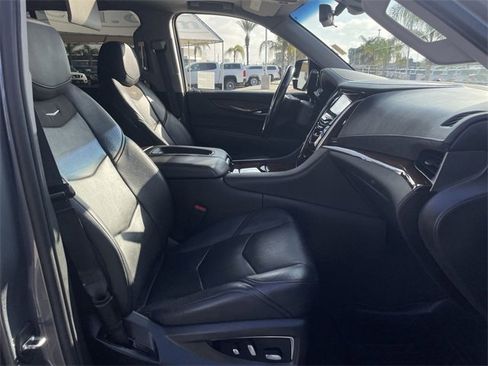 Used 2020 Cadillac Escalade Premium Luxury w/ LPO, Radiant Package image 30