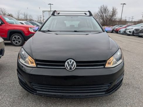 Used 2017 Volkswagen Golf S image 2