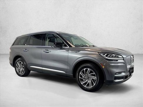 Used 2024 Lincoln Aviator AWD image 3