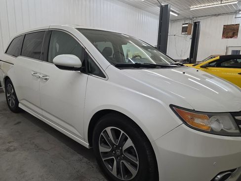 Used 2014 Honda Odyssey Touring image 14