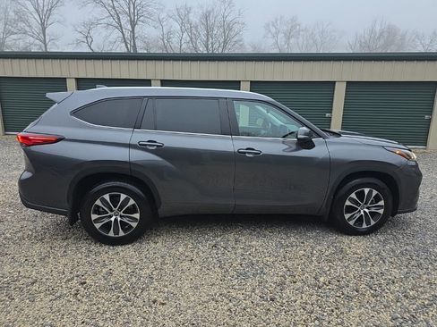Used 2023 Toyota Highlander XLE AWD/4WD image 8