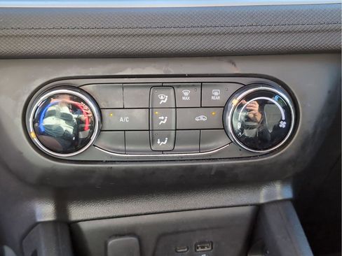 Used 2024 Chevrolet TrailBlazer LS FWD image 21