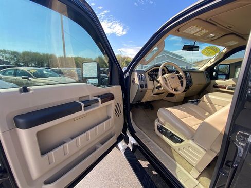 Used 2010 Ford F250 Lariat image 23