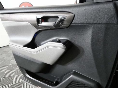 Used 2020 Toyota Highlander Platinum image 26