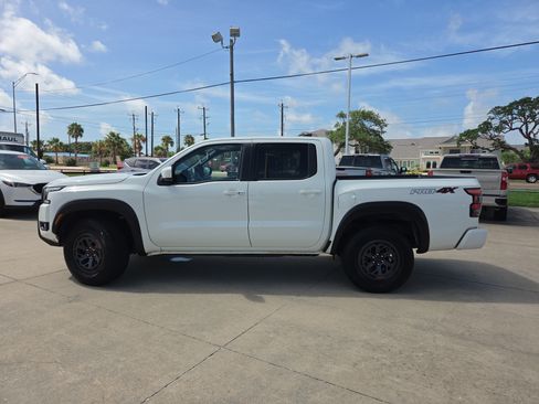 Used 2026 Nissan Frontier PRO-4X AWD/4WD image 8