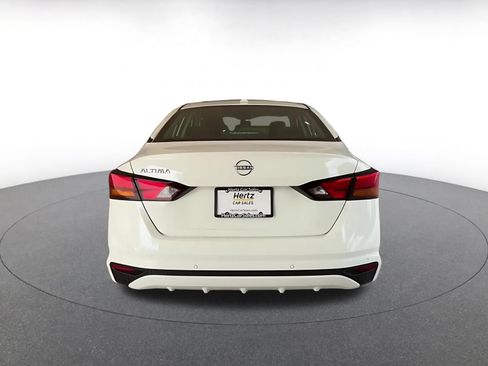 Used 2025 Nissan Altima 2.5 SV FWD image 12
