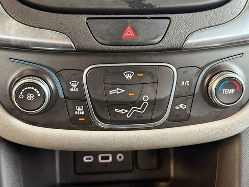 Used 2020 Chevrolet Equinox LS image 15