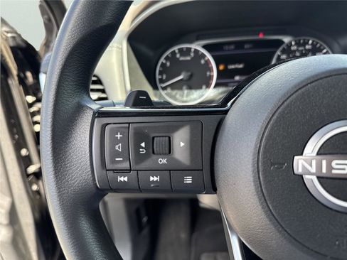 Used 2023 Nissan Rogue SV FWD image 21