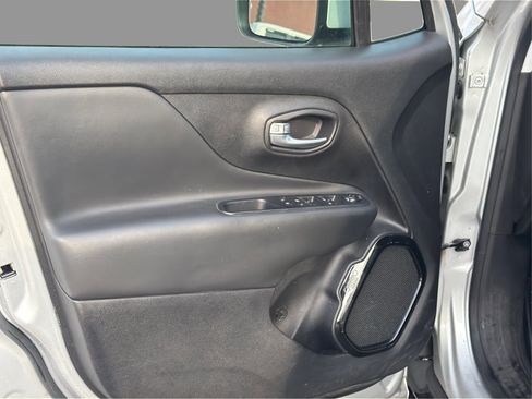 Used 2018 Jeep Renegade Altitude AWD/4WD image 29
