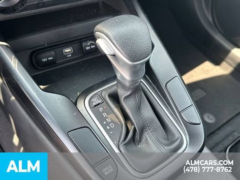 Used 2025 Kia Soul LX w/ LX Technology Package FWD image 34