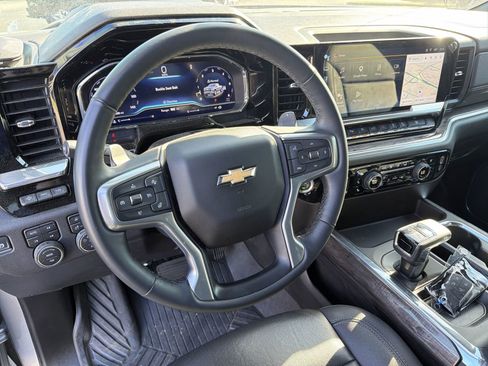 Used 2025 Chevrolet Silverado 1500 LTZ w/ LTZ Premium Package image 18