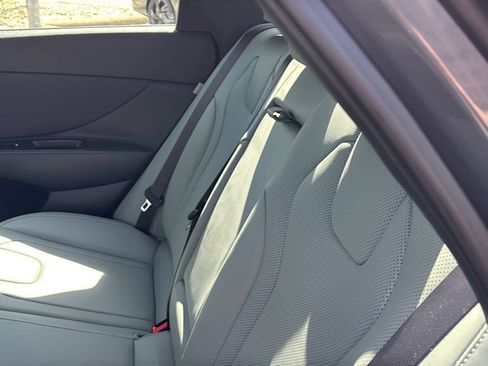 Used 2025 Hyundai Elantra Limited FWD image 29