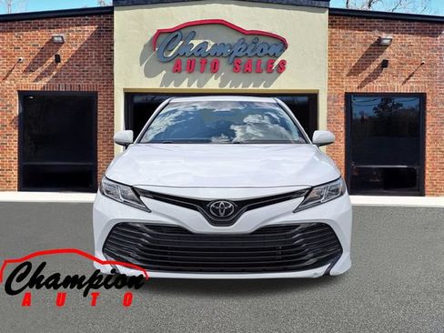 Used 2018 Toyota Camry FWD image 10