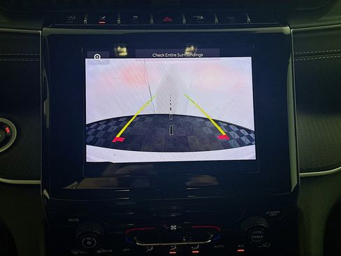 Used 2025 Jeep Grand Cherokee L Laredo image 22