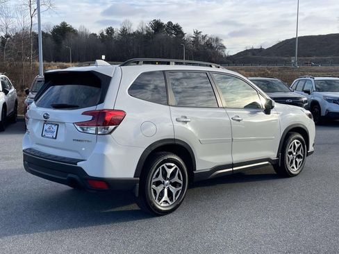 Used 2023 Subaru Forester Premium image 29