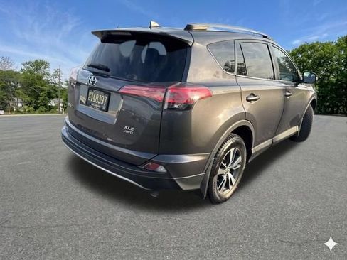 Used 2018 Toyota RAV4 XLE AWD/4WD image 8