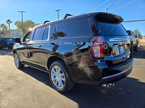Used 2024 Chevrolet Suburban High Country w/ Advanced Technology Package image 4