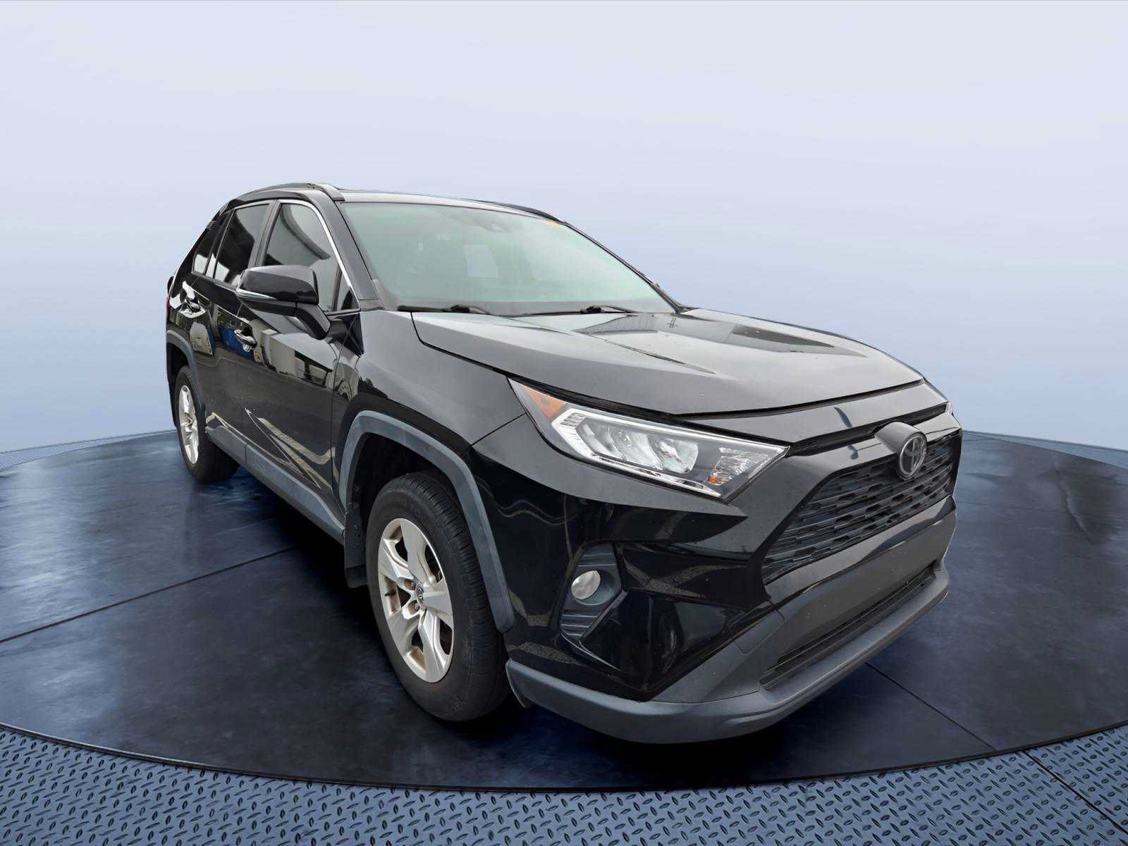 Used 2020 Toyota RAV4 XLE FWD image 1