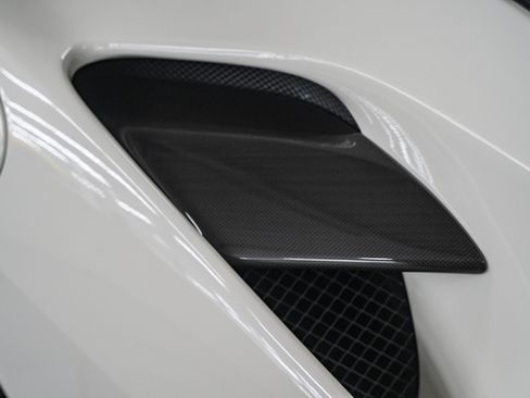 Used 2018 Ferrari 488 GTB RWD image 11