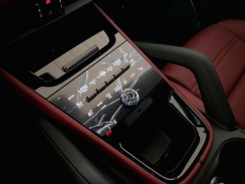 New 2026 Porsche Cayenne Turbo AWD/4WD image 18