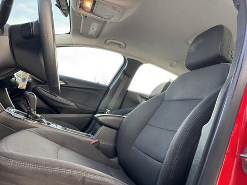 Used 2018 Chevrolet Cruze LT image 9