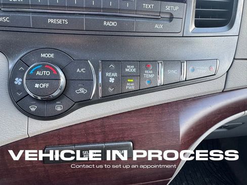Used 2012 Toyota Sienna XLE image 22