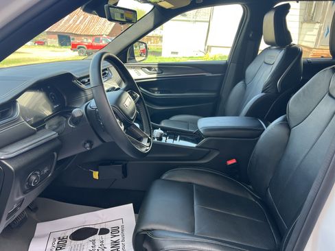 Used 2024 Jeep Grand Cherokee Overland w/ Adv Protech Group III image 10