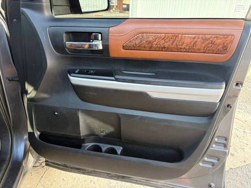 Used 2019 Toyota Tundra 4x4 CrewMax image 16