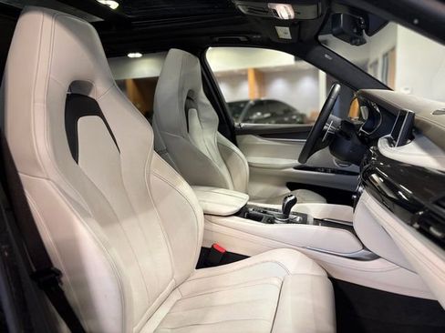 Used 2018 BMW X5 M image 23