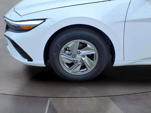 New 2026 Hyundai Elantra SE FWD image 9