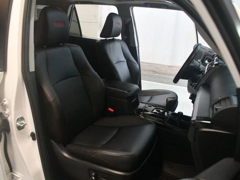 Used 2020 Toyota 4Runner TRD Off-Road Premium w/ Moonroof Package AWD/4WD image 33