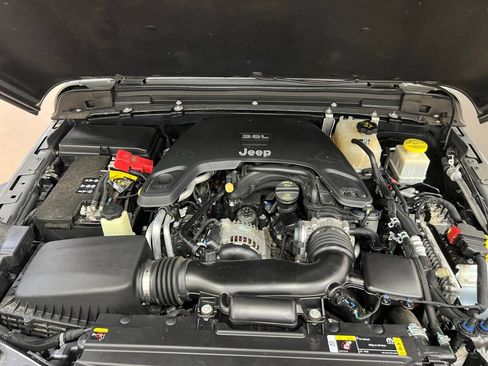 Used 2021 Jeep Gladiator Sport image 20