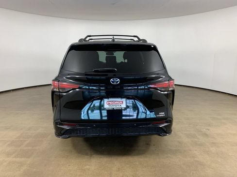 Used 2022 Toyota Sienna XSE FWD image 10