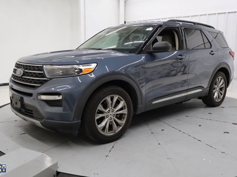 Used 2021 Ford Explorer XLT w/ Equipment Group 202A image 6