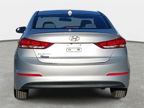 Used 2017 Hyundai Elantra SE image 6