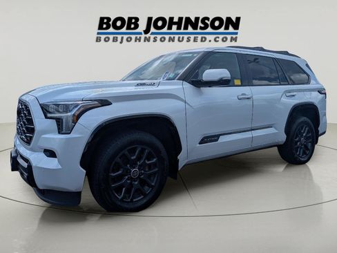 Used 2024 Toyota Sequoia Platinum AWD/4WD image 5