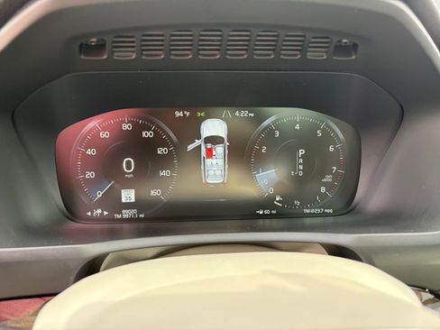 Used 2017 Volvo XC90 T6 Momentum w/ Vision Package AWD/4WD image 11