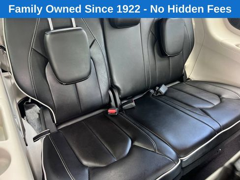 Used 2023 Chrysler Pacifica Limited FWD image 16